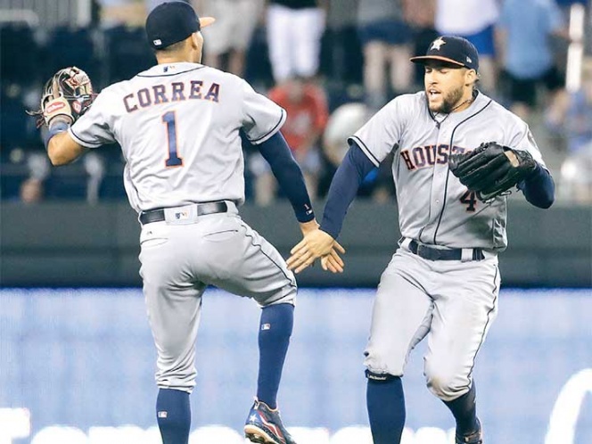 Houston ligó 11 triunfos y está a uno de su récord