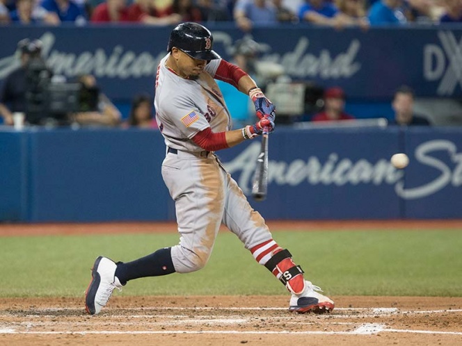 Boston se afianza en el liderato con Betts en plan grande