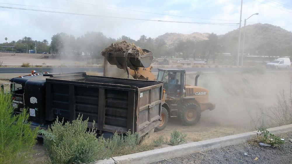 Exhortan a hermosillenses a no arrojar desechos a canales Exhortan a hermosillenses a no arrojar desechos a canales