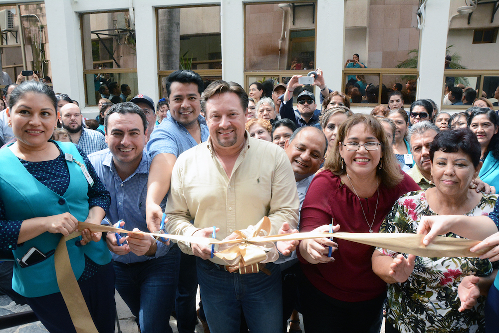 Inaugura alcalde Faustino Félix Chávez nuevas oficinas de la Caja de Ahorro Inaugura alcalde Faustino Félix Chávez nuevas oficinas de la Caja de Ahorro