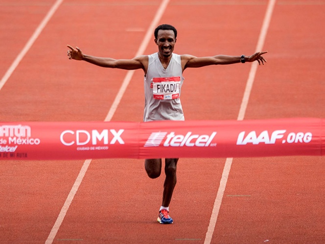 Fikadu Kebede gana rama varonil del Maratón CDMX