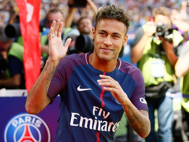Neymar, de fiesta antes de estrenarse con el PSG