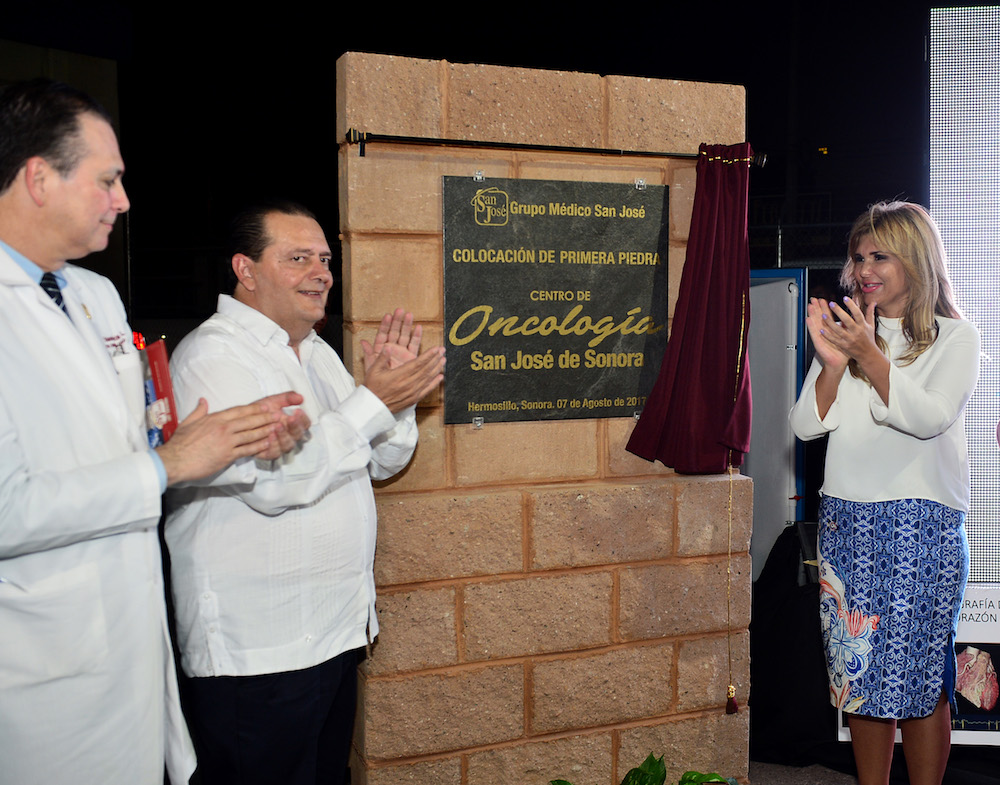 Coloca Gobernadora Pavlovich primera piedra de construcción del Centro de Oncología San José