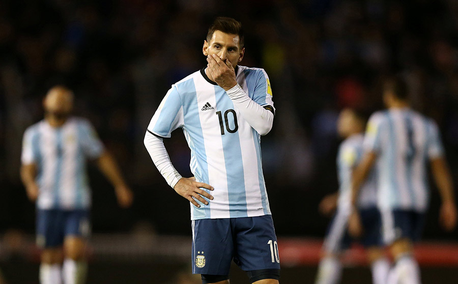 Argentina empata con Venezuela y se aferra al repechaje
