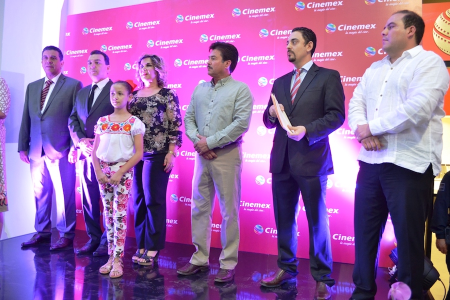 Inaugura alcaldesa Karina García Cinemex Caborca Inaugura alcaldesa Karina García Cinemex Caborca