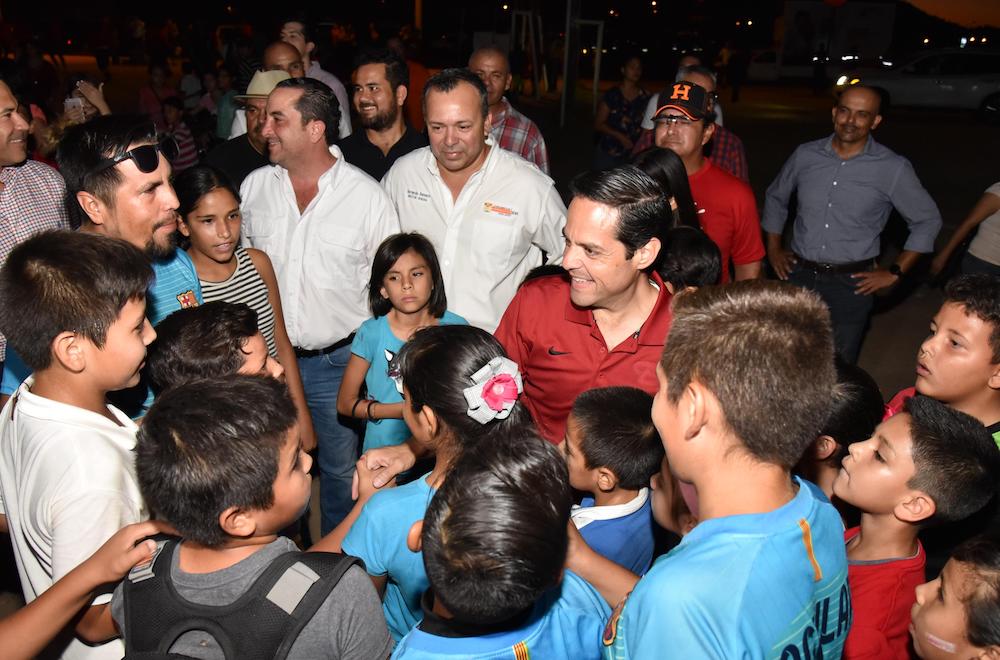 Cumple Maloro Acosta promesa con habitantes de Villas del Sur