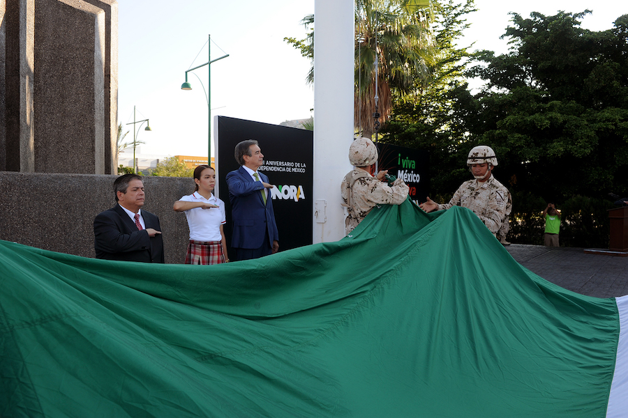 Encabeza Secretario de Economía honores a la Bandera