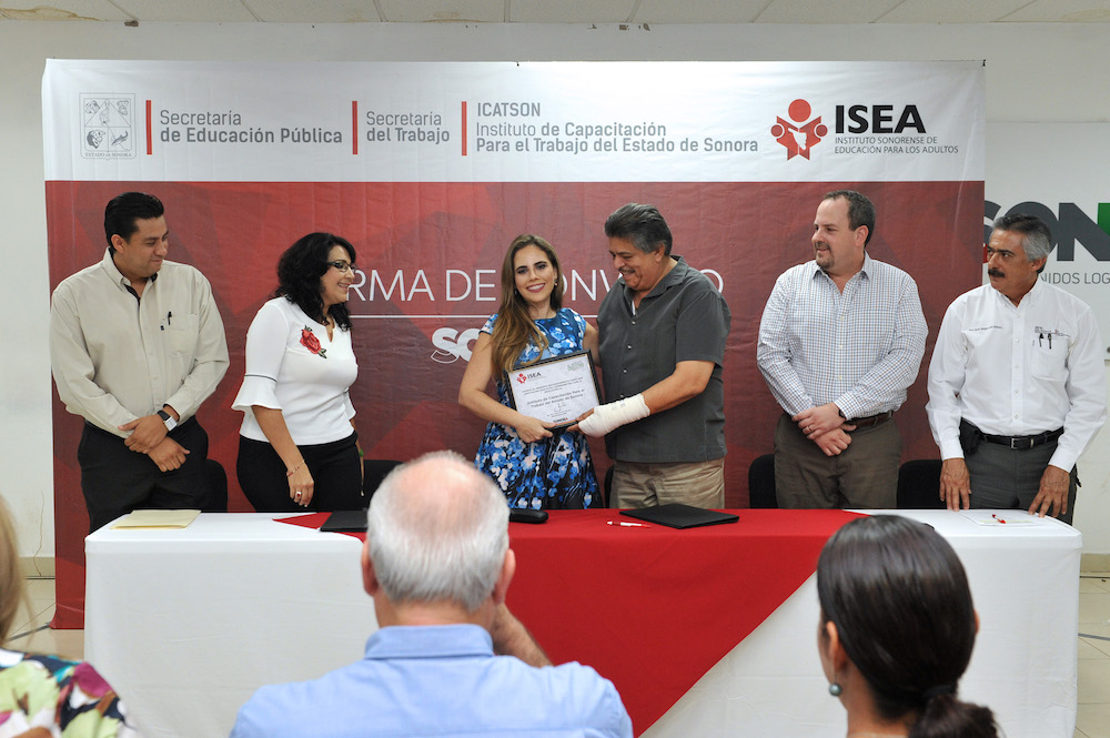 Firman convenio Icatson e ISEA
