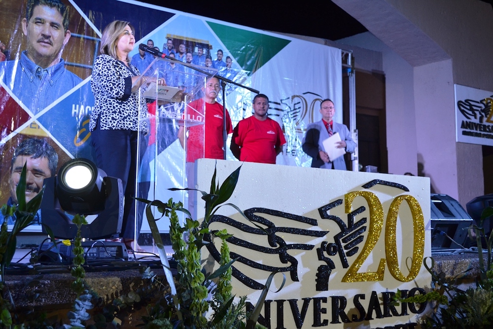 Felicita alcaldesa Karina García a minera Penmont por 20 aniversario