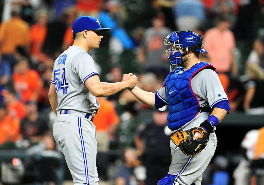 Osuna llega a 35 salvamentos y sella victoria de Estrada