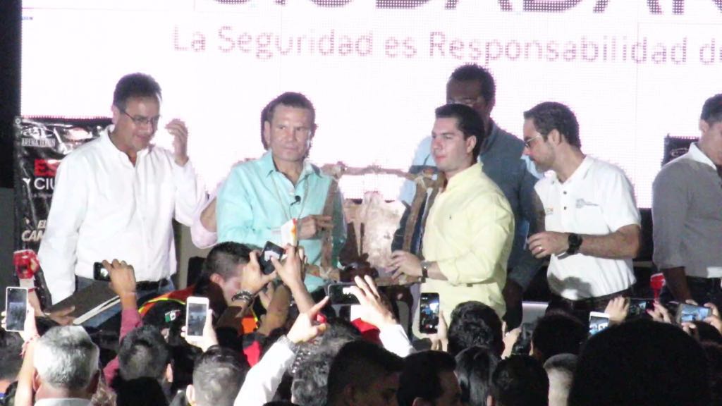 Llega mensaje de lucha y superación de Julio Cesar Chavez a la juventud Cajemense: Emeterio Ochoa