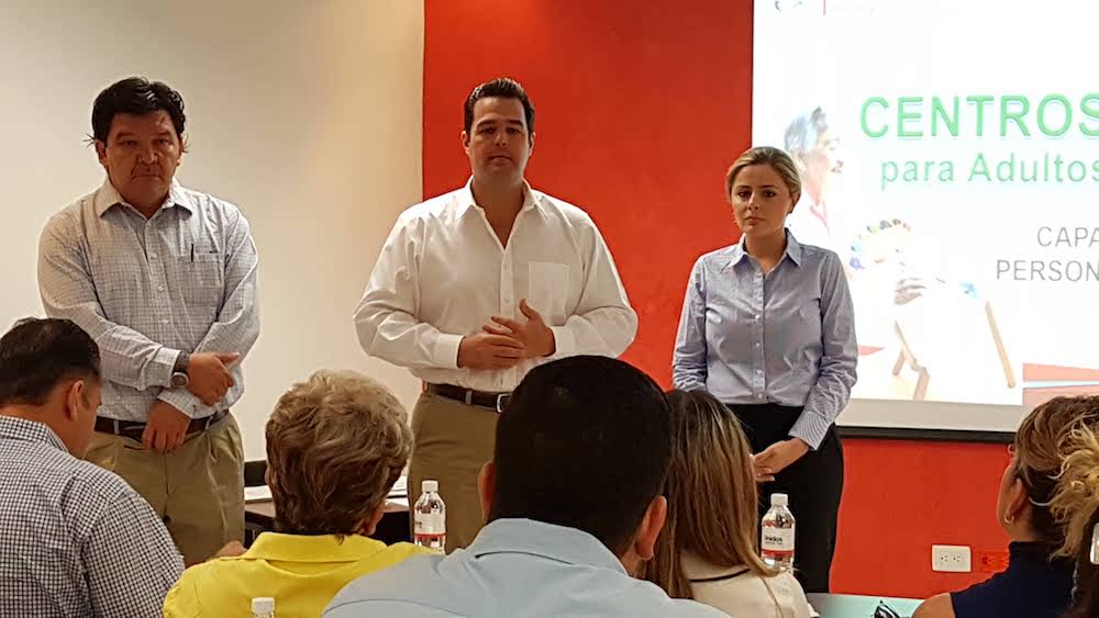 Capacita SEDESSON a personal de Centros de Día del Adulto Mayor