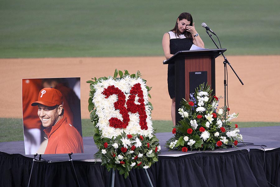 Familiares, amigos y compañeros dan último adiós a Halladay