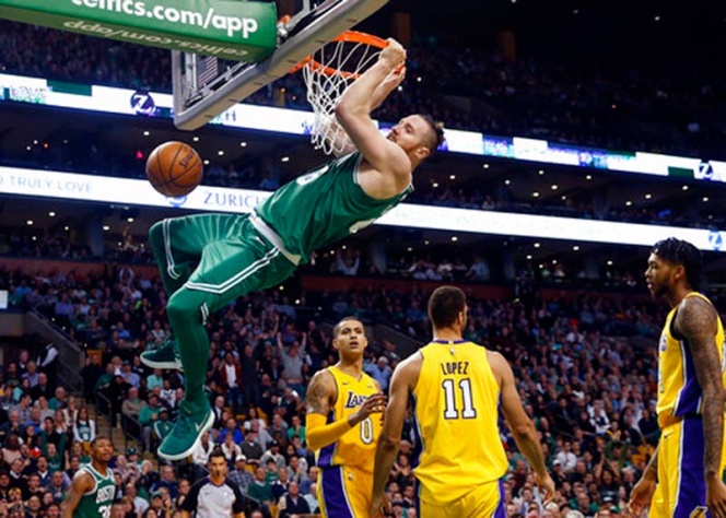 Celtics doblegan a Lakers e hilvanan décimo triunfo consecutivo