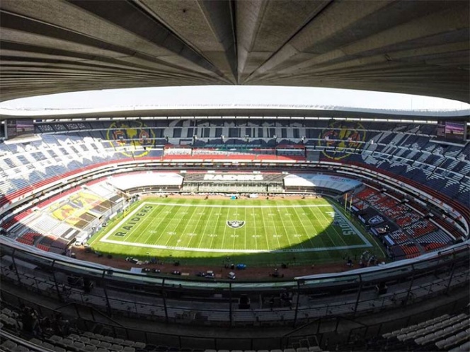 Chocan colosos en el Azteca