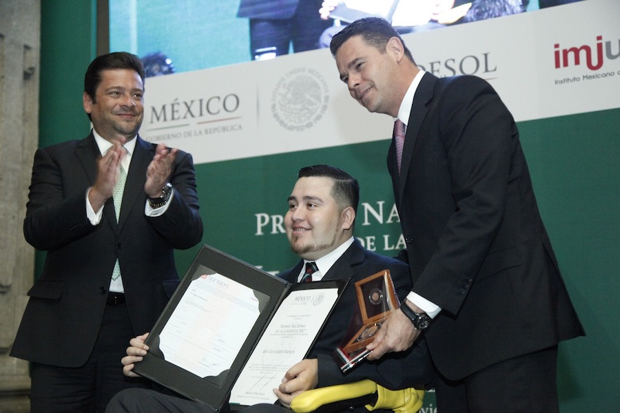 Reciben jóvenes sonorenses Premio Nacional de la Juventud Reciben jóvenes sonorenses Premio Nacional de la Juventud