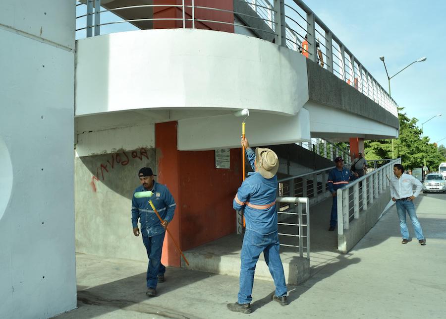 Refuerzan mantenimiento y seguridad en el puente peatonal Unison-HGE