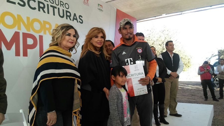 Entrega gobernadora títulos de propiedad en la Y Griega
