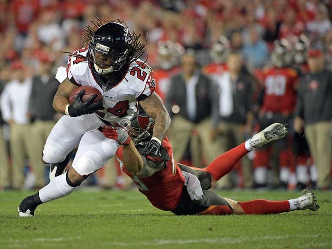 Los Halcones se llevan la victoria en Tampa Bay