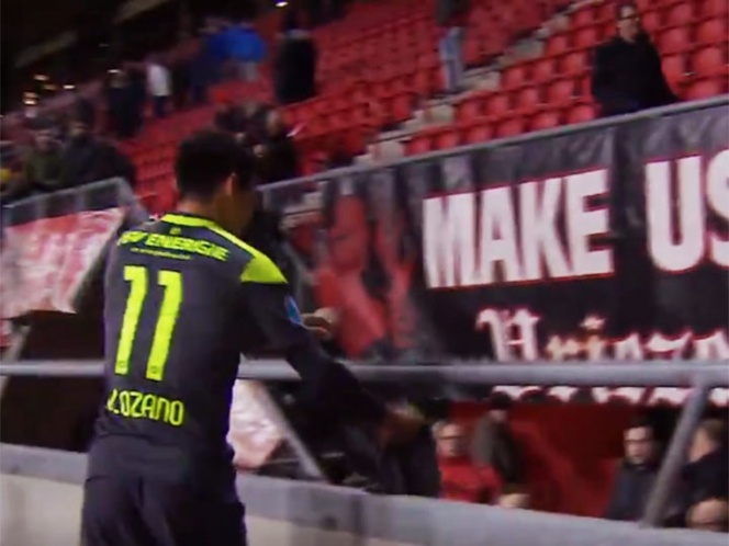 Por este detalle con un niño, ‘Chucky’ Lozano es ovacionado