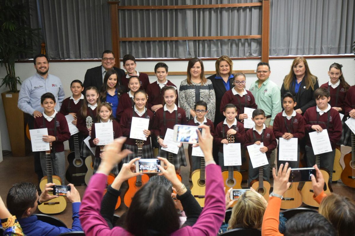 Entrega Congreso del Estado e Instituto Sonorense de Cultura reconocimientos a rondalla Entrega Congreso del Estado e Instituto Sonorense de Cultura reconocimientos a rondalla