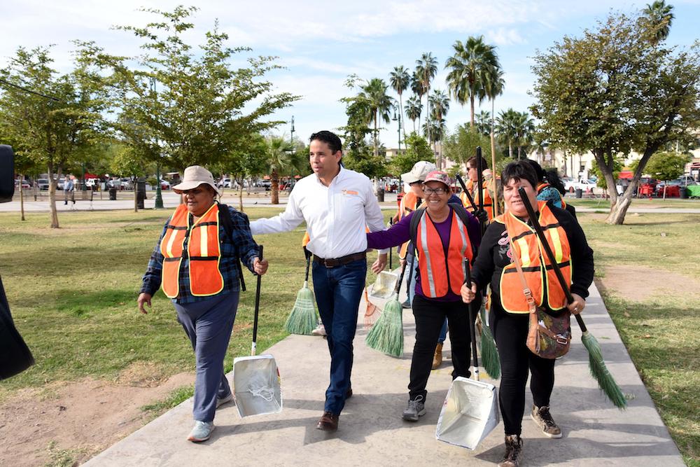 Mejoran imagen de vialidades con Empleo Temporal