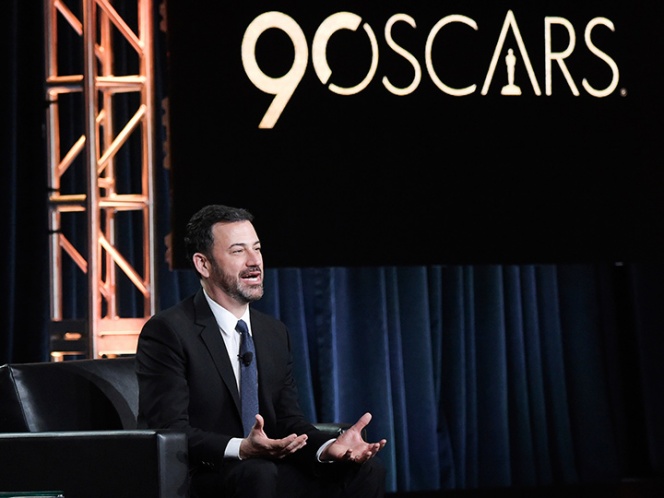 Jimmy Kimmel bromea acerca de los sobres en los Oscar