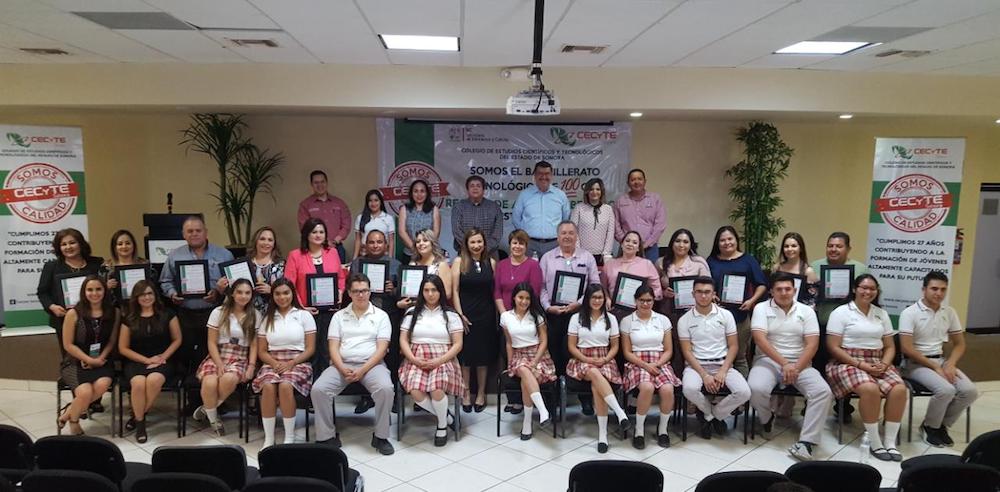 Es el CECyTE en Sonora la preparatoria con mayor número de alumnos becados