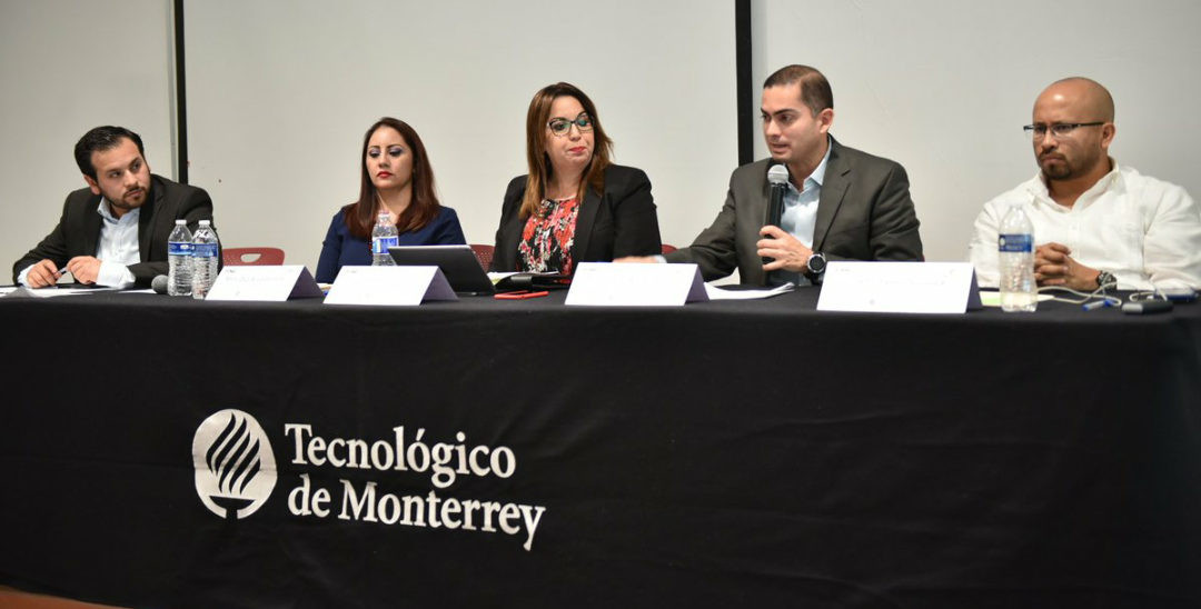 Dialogan autoridades electorales con jóvenes