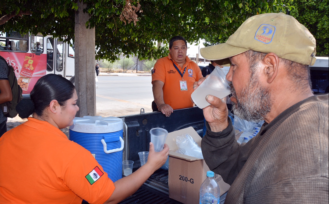 Llevan a cabo en Cajeme campaña de hidratación por ola de calor