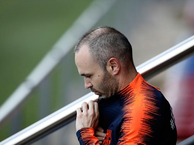 Accidentada entrevista a Iniesta; se desploma grada