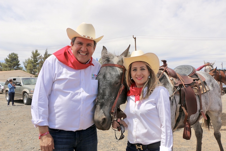 Humberto participa en cabalgata cananense