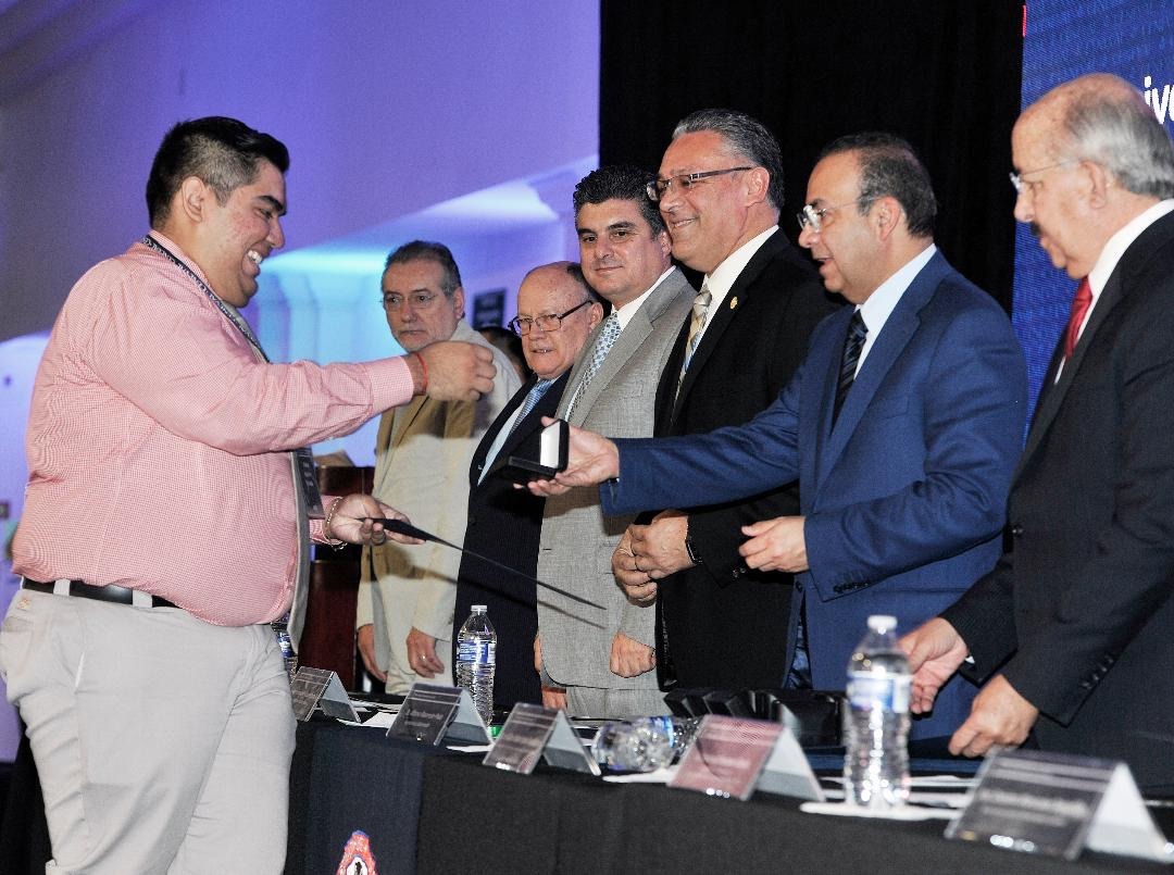 Premian en Sonora a los mejores egresados de licenciatura en el país