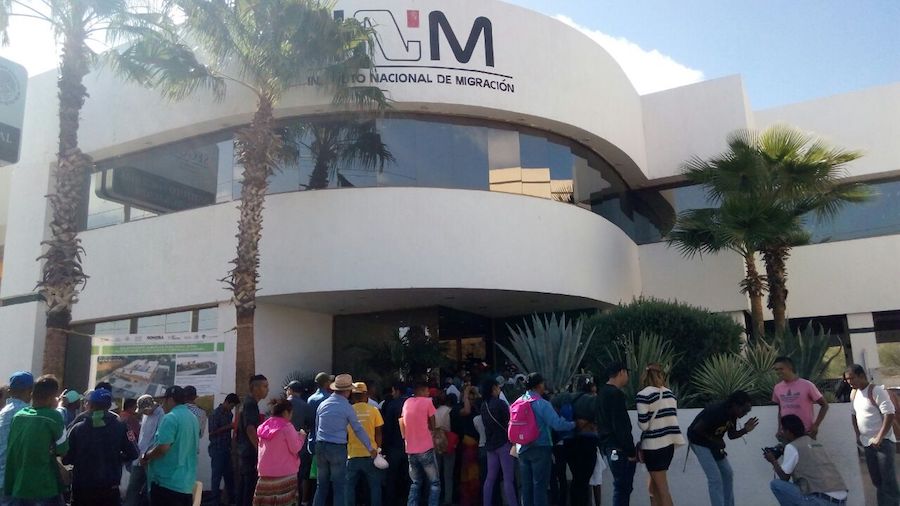 Acuden migrantes al INM por visas humanitarias