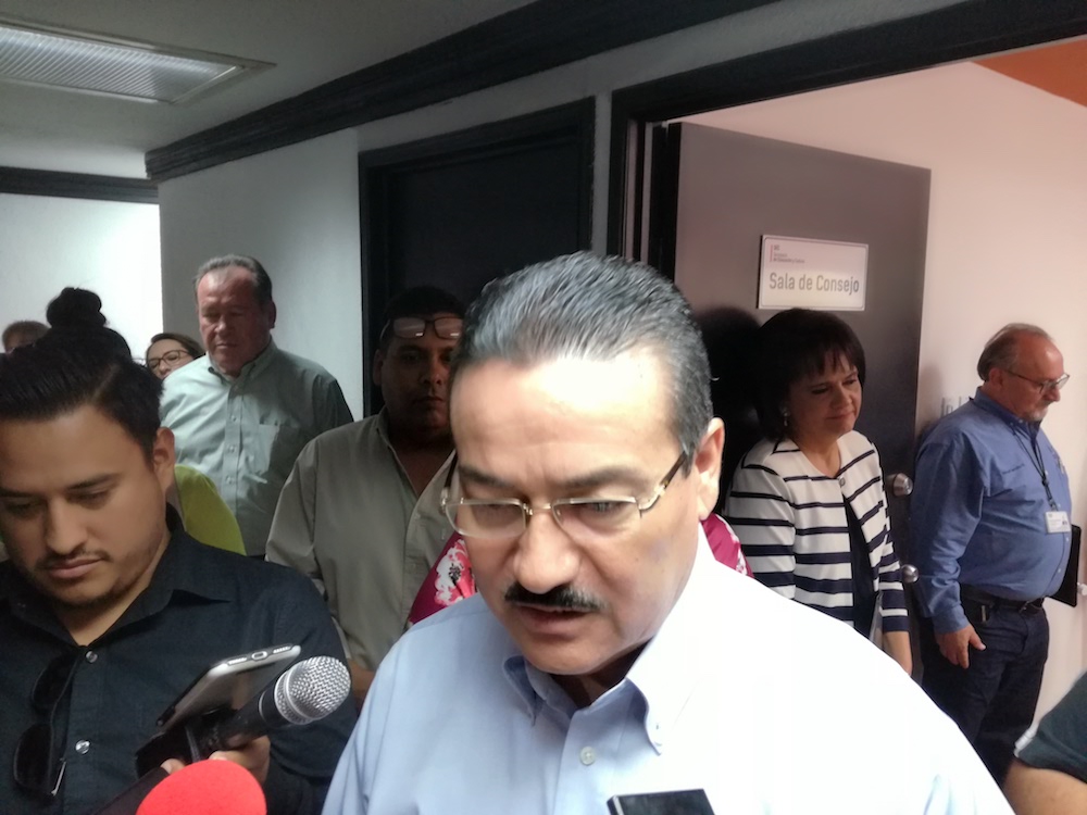 Becas son para los estudiantes no para los padres: SEC