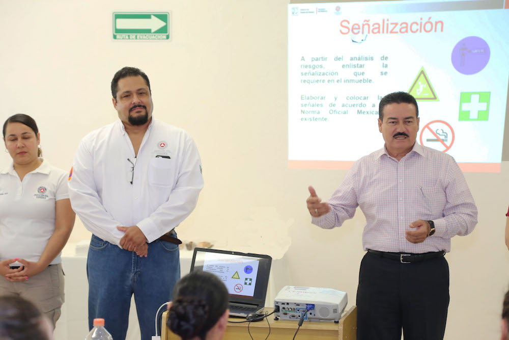 Capacitan a personal de CENDI en acciones de protección civil