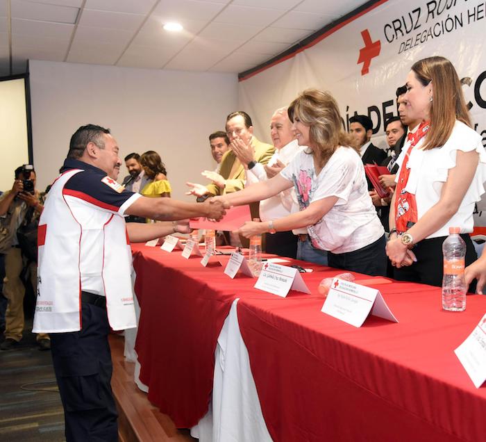 Reconocen a socorristas de Cruz Roja