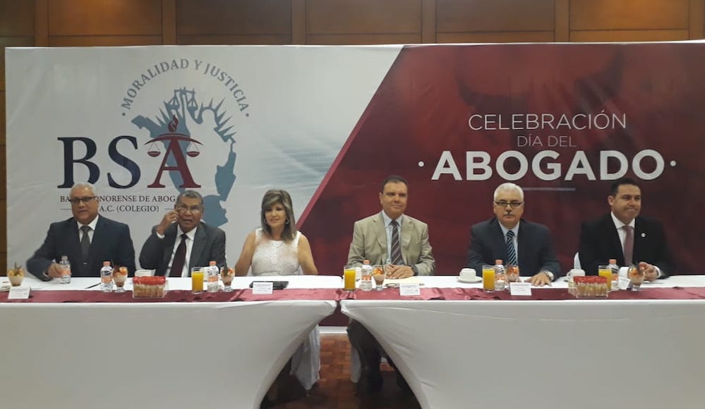 Entrega Barra Sonorense de Abogados reconocimientos en su día