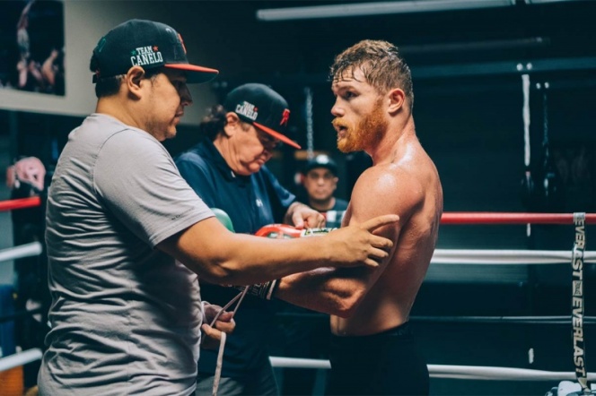 ‘Canelo’ festeja su cumpleaños con mariachi y entrenamiento