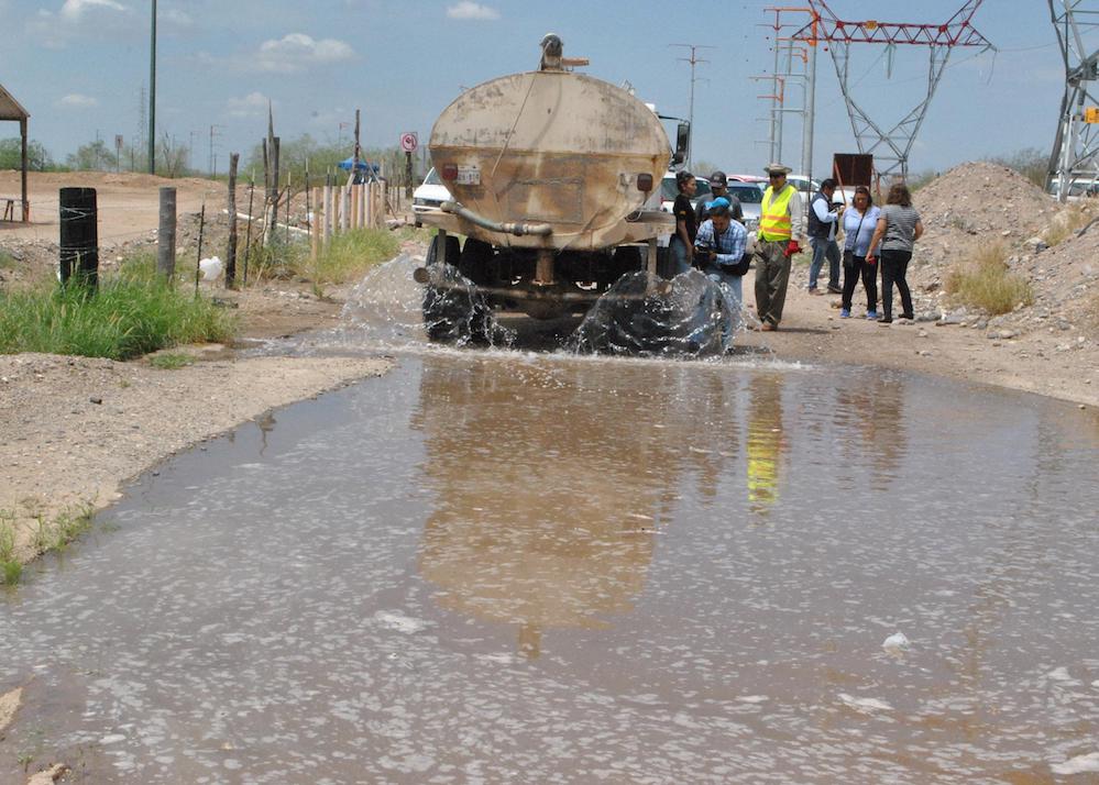 Llevan 10 mil litros más de agua a garzas