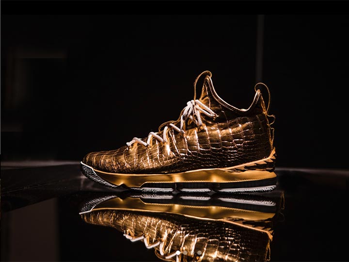 LeBron James tendrá tenis de oro