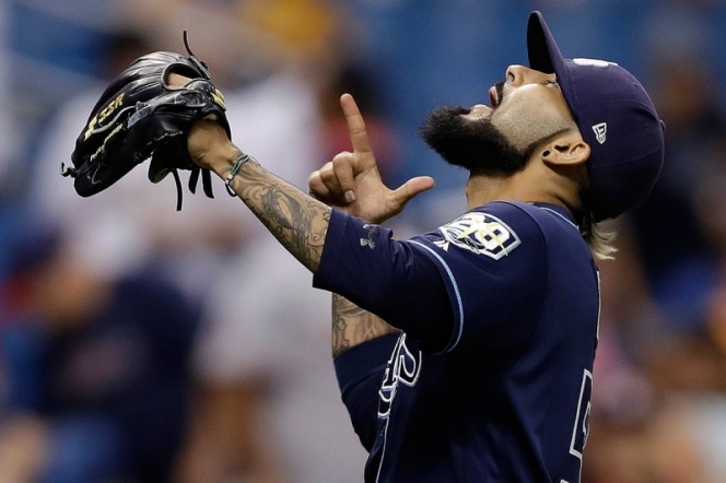 Sergio Romo llega a 13 salvamentos en la campaña