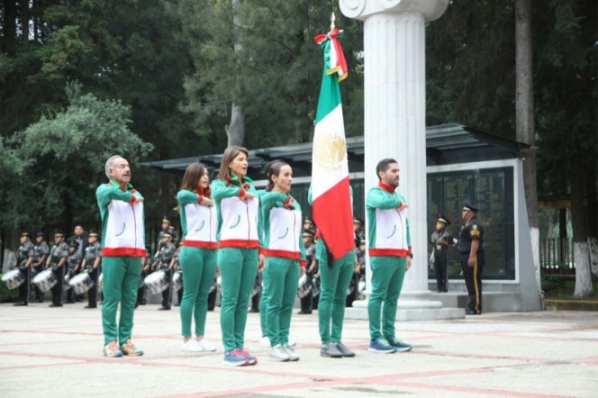 Triatletas mexicanos son abanderados para Mundial