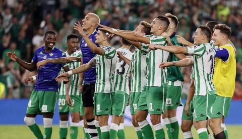 Betis y Guardado se llevan el clásico de Sevilla