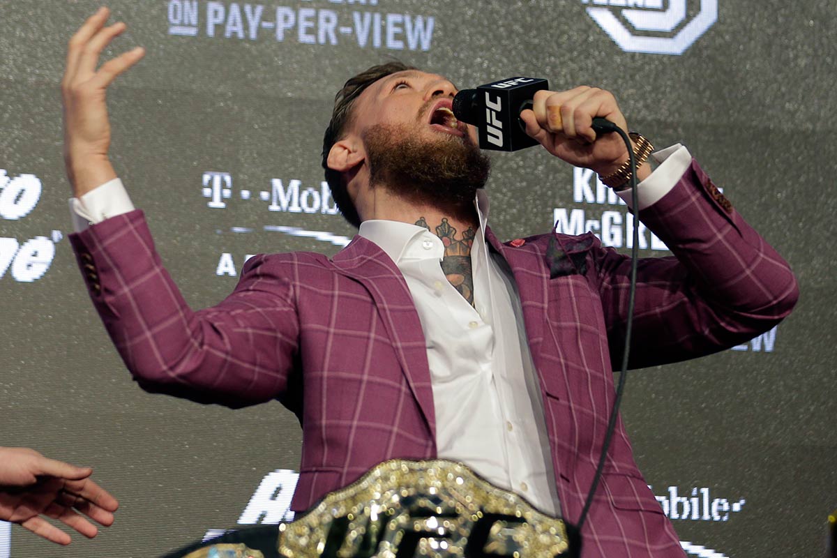 McGregor, desquiciado ante Nurmagomedov