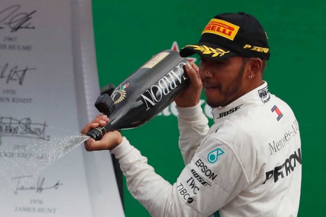 Hamilton triunfa en Italia y afianza liderato