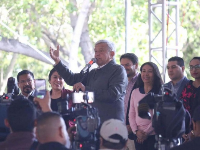 No soy dictador, ni voy a destituir a ningún gobernador: López Obrador