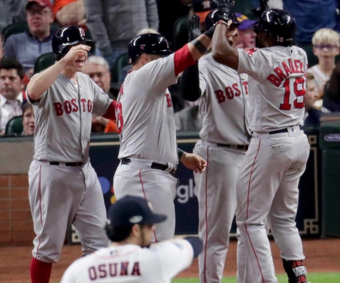Boston toma ventaja en noche de pesadilla para Osuna