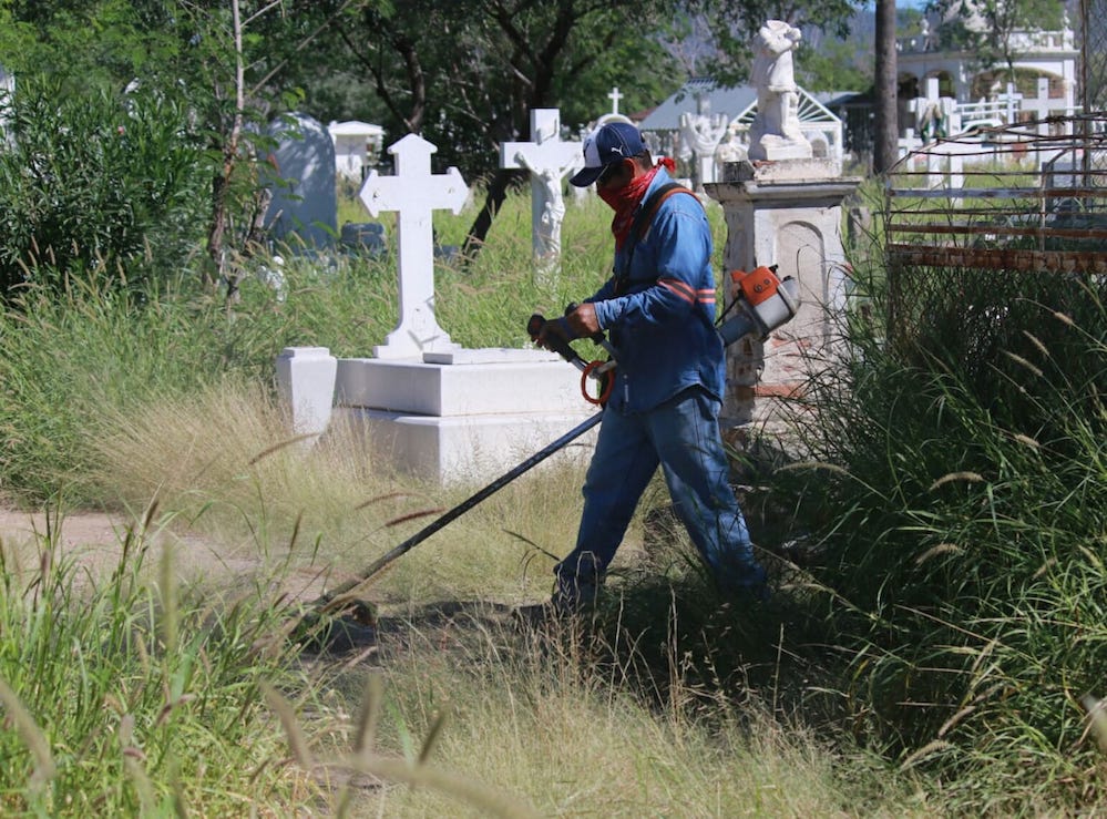 Da Parques y Jardines servicio a panteones municipales Da Parques y Jardines servicio a panteones municipales