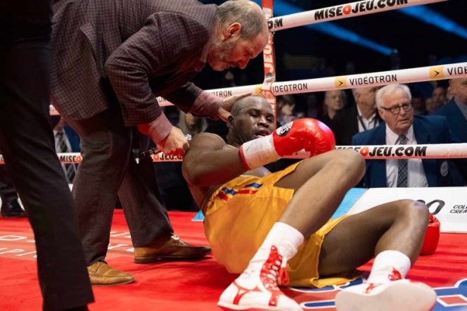 Adonis Stevenson pelea por su vida tras ser noqueado